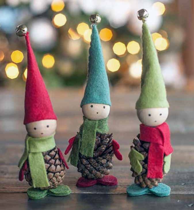 Como-hacer-elfos-navideños-con-piñas-de-pino-fieltro