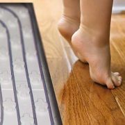 Calefacció radiant per aigua o electricitat.