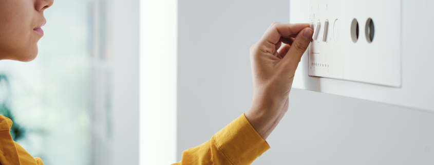 Una dona es pregunta com fer un ús eficient de la caldera